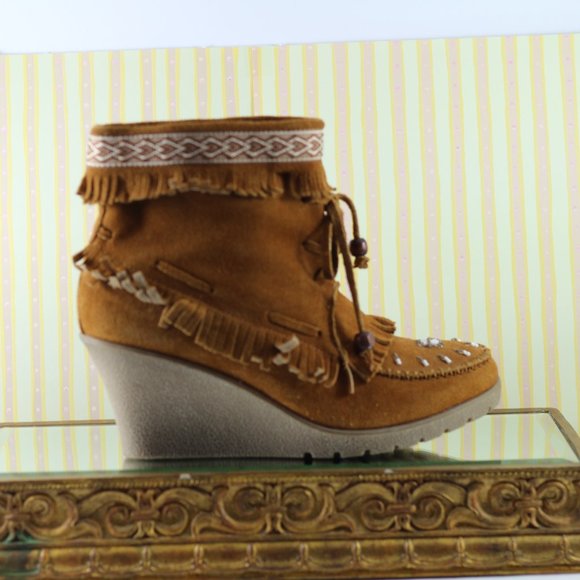 SoftMoc Suede Trinity Boot - Picture 5 of 16